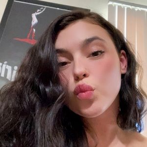 Meet your Posher, Hallie